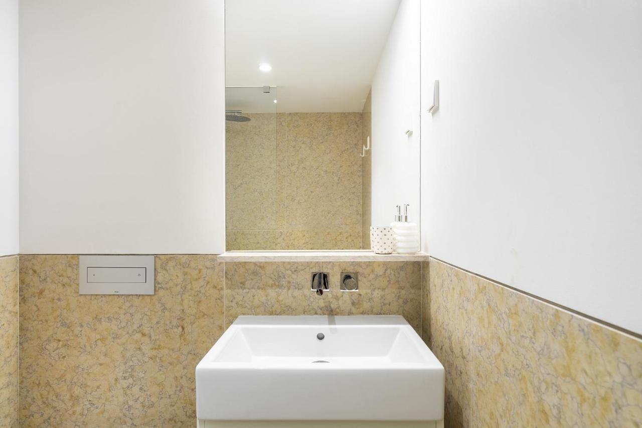 Whome View Penthouse Luxurious Living In With Ac & Elevator * Lissabon