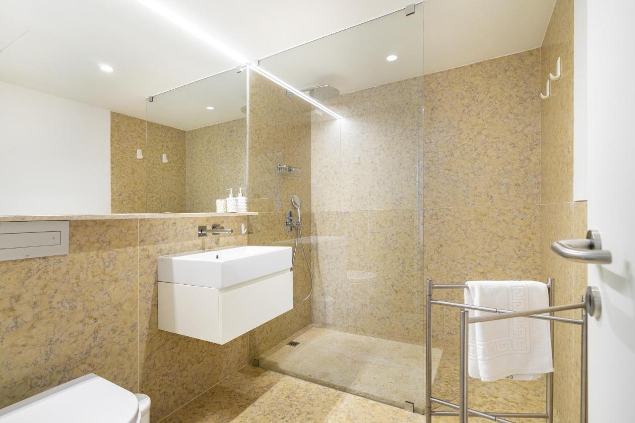 Whome View Penthouse Luxurious Living In With Ac & Elevator * Lissabon